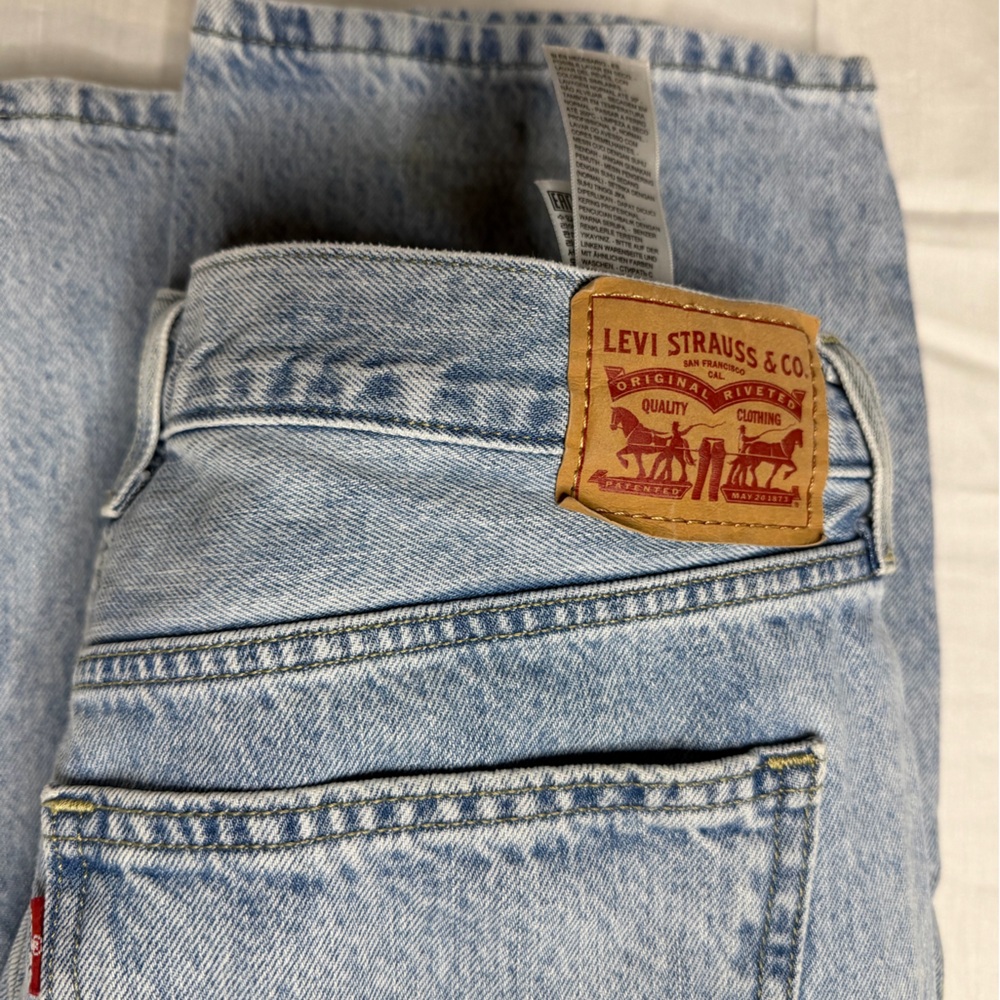 Levis red tab low pro straight
